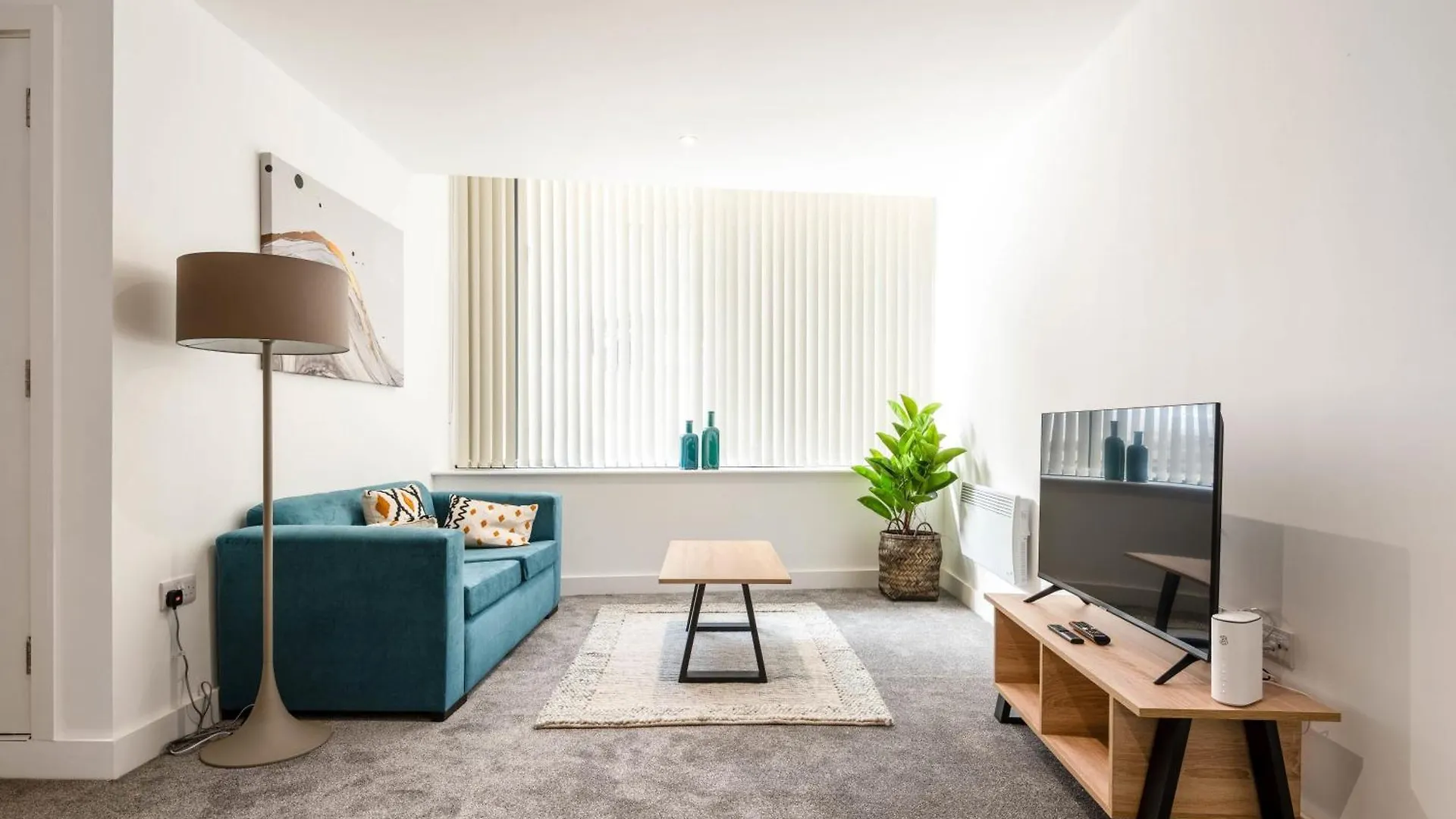 Modern And Spacious Central Rotherham Studio